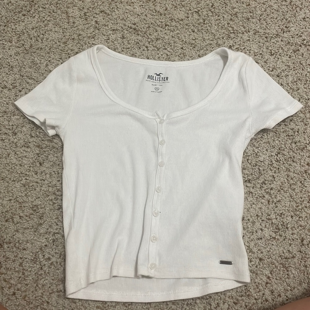 White Hollister must have baby tee!! Size Extra Small